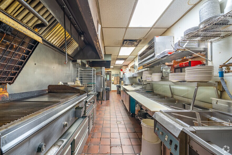 More Photos Of 7680 Grand Ave, Gurnee Restaurant For Sale