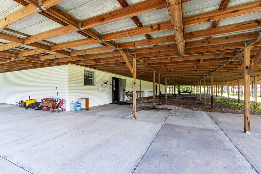 More Photos Of 6901 S 78th St, Riverview Warehouse For Lease