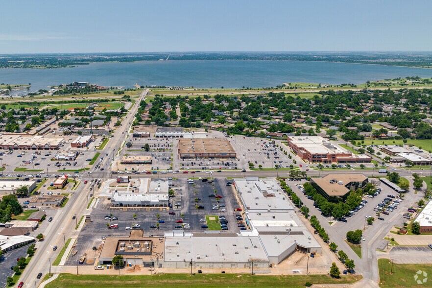 More Photos Of 9412-9494 N May Ave, Oklahoma City Unknown For Lease