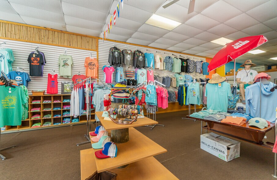 More Photos Of 1220 Lafayette St, Cape Coral Freestanding For Lease