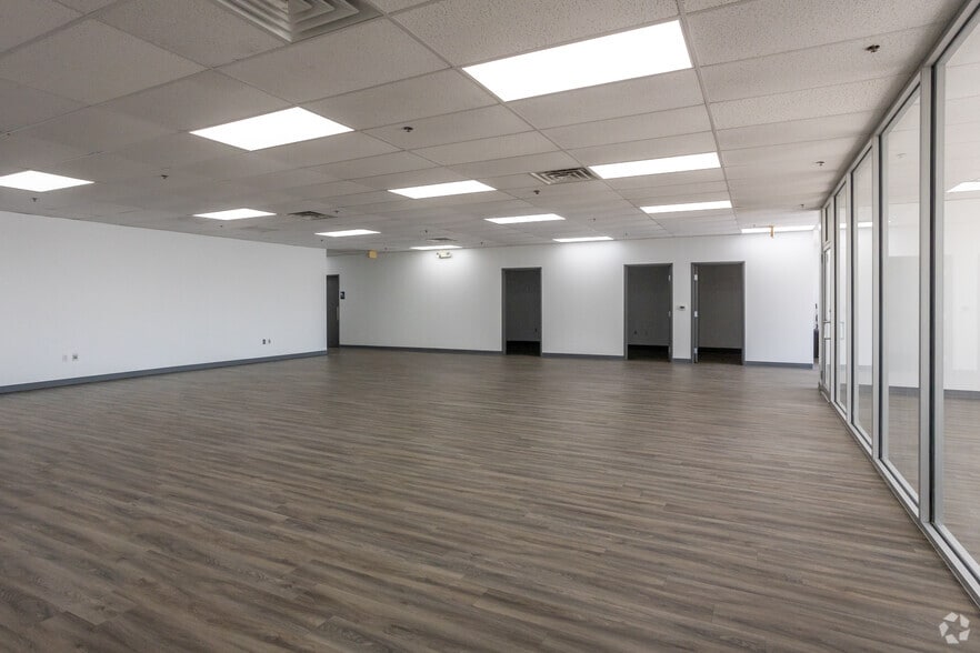 More Photos Of 2213 E Pioneer Dr, Irving Manufacturing For Lease