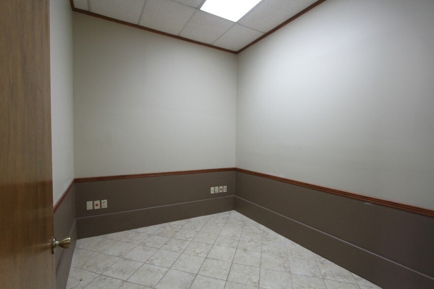 More Photos Of 421 W Tunnel Blvd, Houma Storefront For Sale
