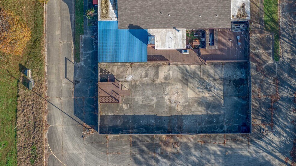 More Photos Of 4840 Hatch Blvd, Muscle Shoals Restaurant For Sale