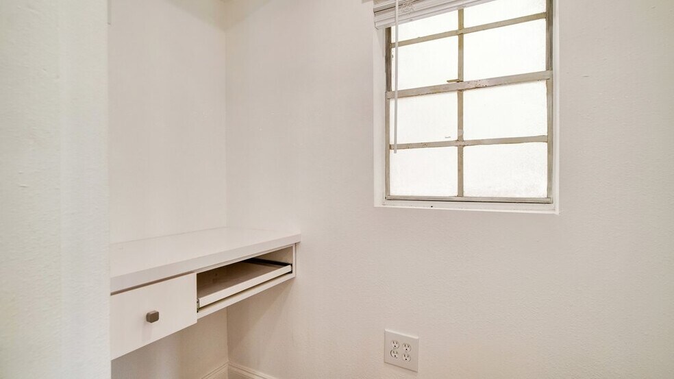 More Photos Of 230 E Marks St, Orlando Office Residential For Lease