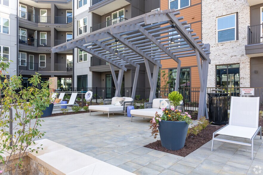 More Photos Of 930 W Mallard Creek Church Rd, Charlotte Apartments For Lease