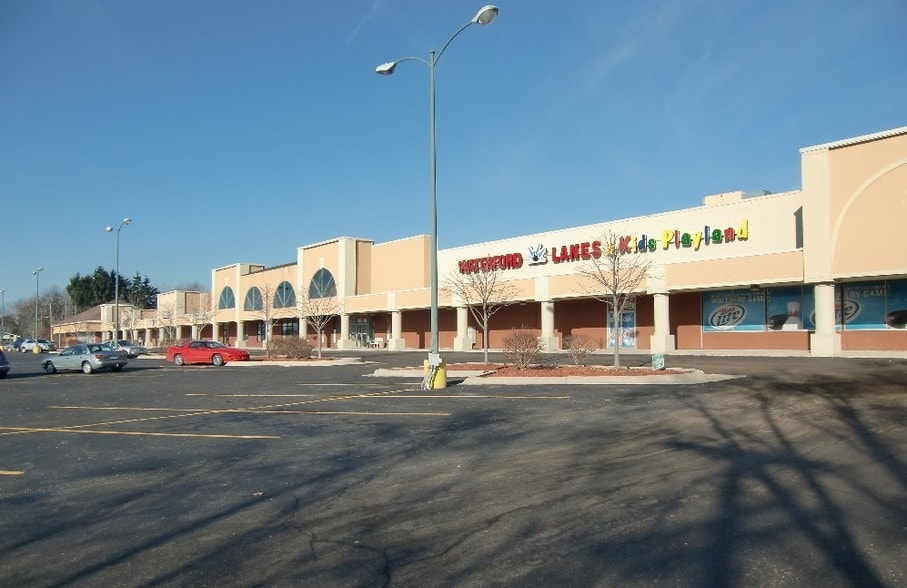 More Photos Of 7100-7150 Cooley Lake Rd, Waterford General Retail For Sale