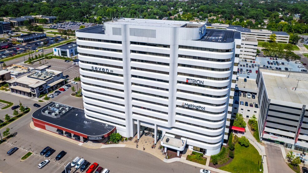 More Photos Of 888 W Big Beaver Rd, Troy Office For Lease