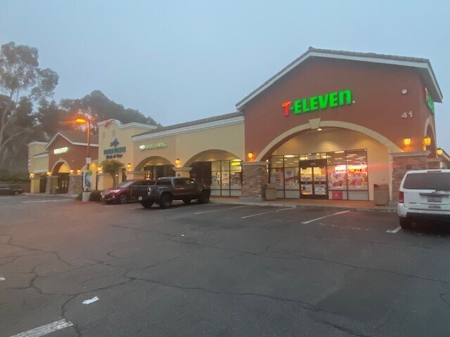 More Photos Of 41 Douglas Dr, Oceanside Unknown For Lease