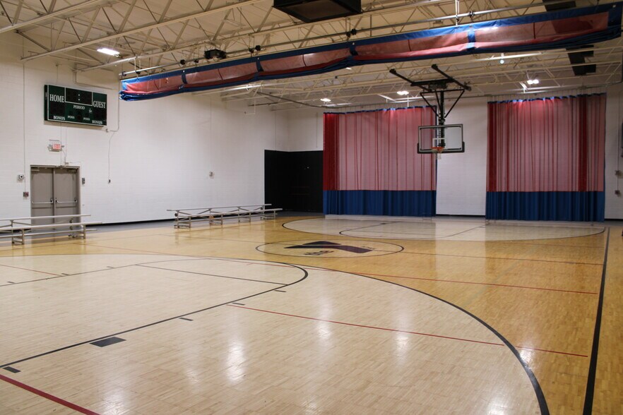 More Photos Of 501 N Shortridge Rd, Indianapolis Health Club For Sale