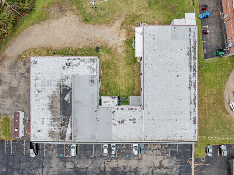 More Photos Of 6704-6720 N Ridge Rd, Madison General Retail For Sale