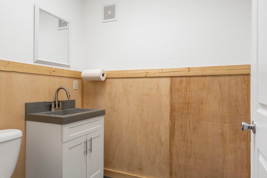 More Photos Of 26009 State Highway 39, Shell Knob Storefront Retail Office For Sale