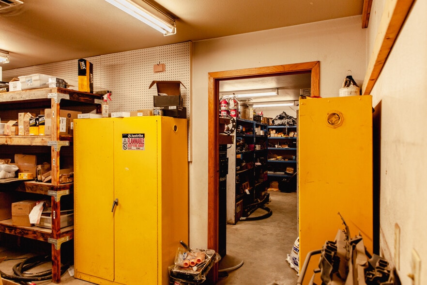 More Photos Of 3448 N Huetter Rd, Post Falls Office For Sale