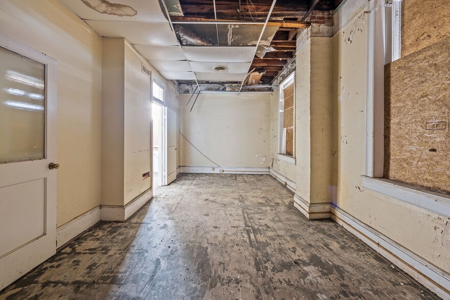 More Photos Of 220-222 S Scales St, Reidsville Storefront Retail Office For Sale