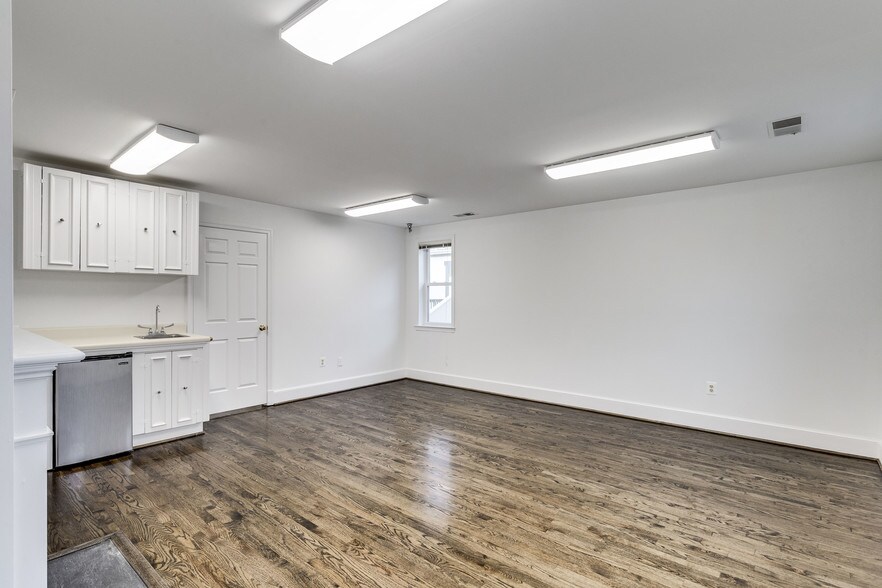 More Photos Of 123 N Henry St, Alexandria Office For Lease