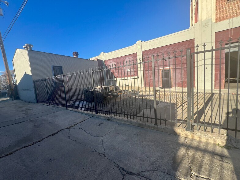 More Photos Of 805 8th St, Los Banos Industrial For Sale