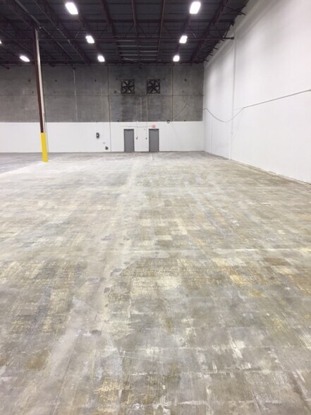 More Photos Of 3719 Corporex Park Dr, Tampa Warehouse For Lease