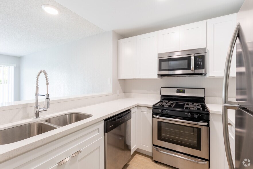 More Photos Of 130 S Alexandria Ave, Los Angeles Apartments For Sale