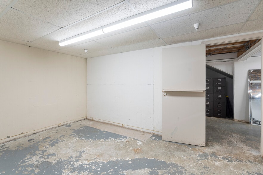 More Photos Of 395 Sabattus St, Lewiston General Retail For Sale