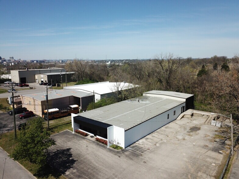 Primary Photo Of 1004 Old Tree Ct, Nashville Light Manufacturing For Sale