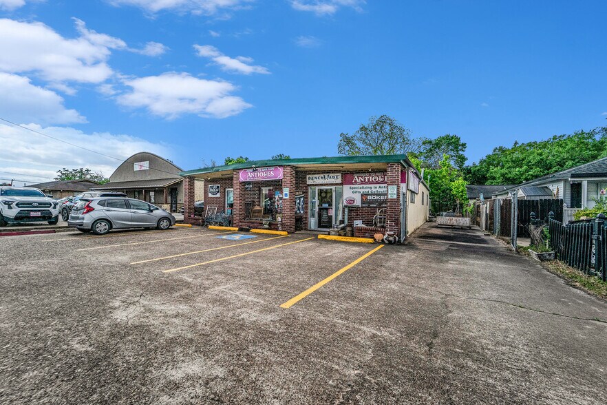 More Photos Of 4214 W Broadway, Pearland Freestanding For Sale