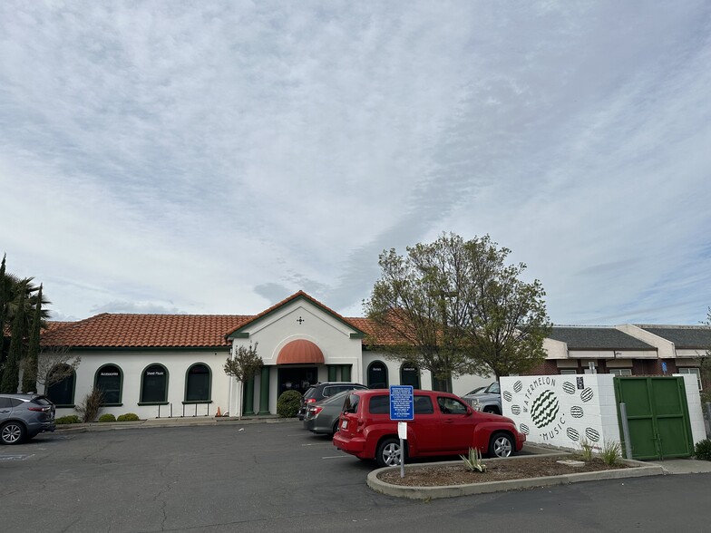 More Photos Of 1970 Lake Blvd, Davis Medical For Sale