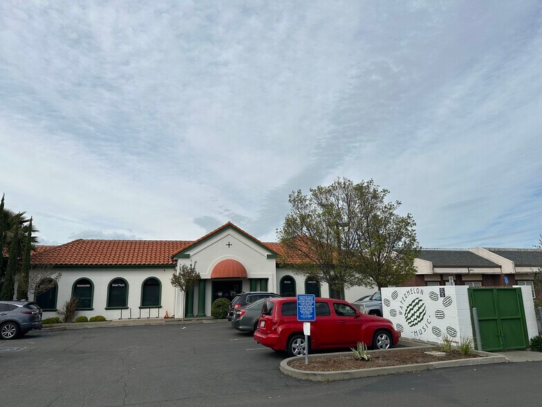 More Photos Of 1970 Lake Blvd, Davis Medical For Sale