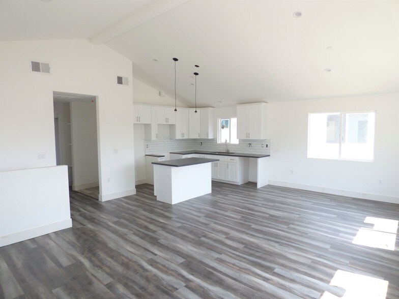 More Photos Of 6732 Irvine Ave, North Hollywood Apartments For Sale