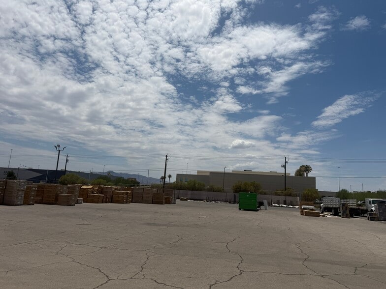 More Photos Of 6770 Bermuda Rd, Las Vegas Warehouse For Lease