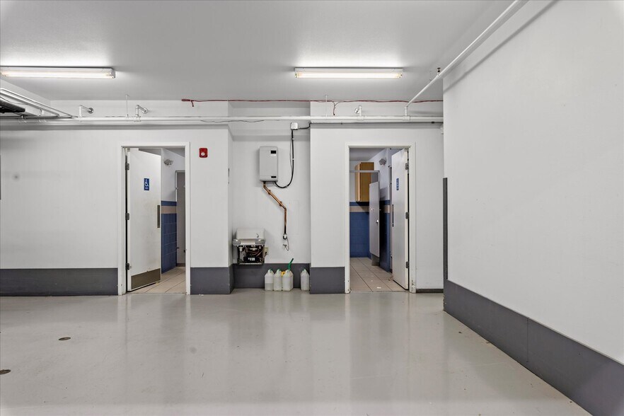 More Photos Of 21021 66th Ave W, Lynnwood Manufacturing For Sale