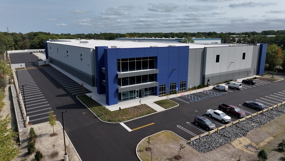 More Photos Of 15 Harts Ln, East Brunswick Warehouse For Lease