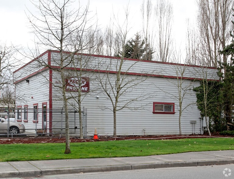 More Photos Of 18459 NE 76th St, Redmond Distribution For Sale