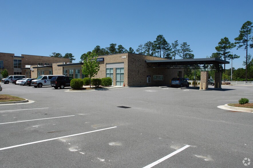 More Photos Of 1109 New Pointe Blvd, Leland Freestanding For Lease