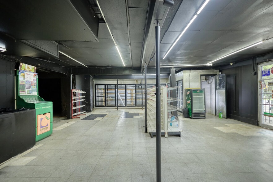 More Photos Of 510 S Camellia Blvd, Fort Valley Convenience Store For Sale