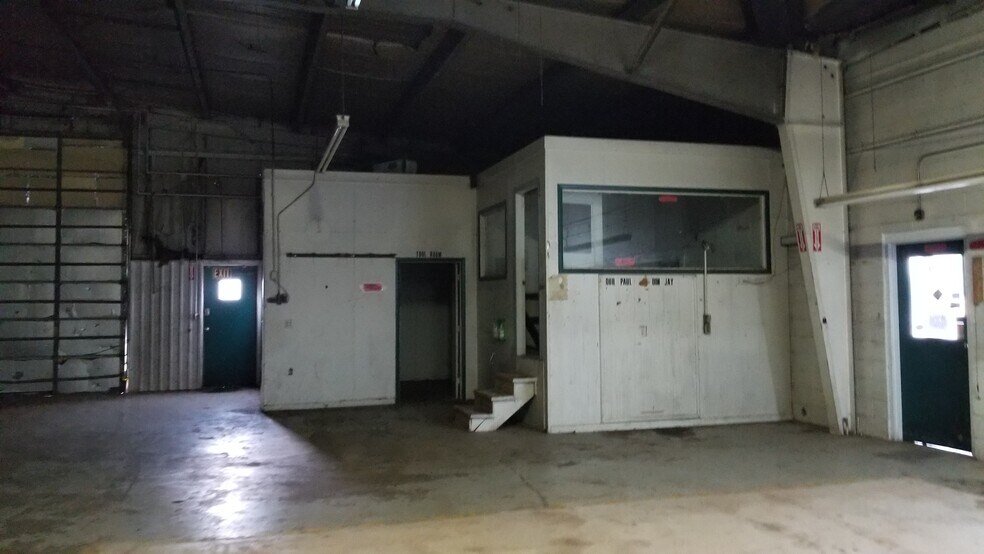 More Photos Of 1212 S Highway 81, Duncan Auto Dealership For Lease