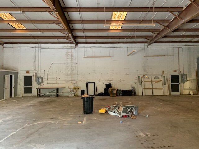 More Photos Of 1010 Park Ct, Safety Harbor Warehouse For Lease