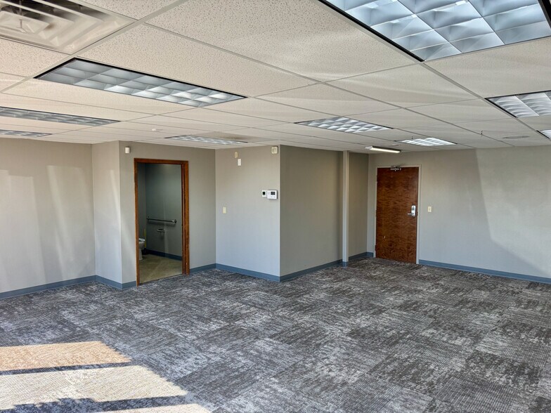 More Photos Of 1020 Ford St, Colorado Springs Showroom For Lease