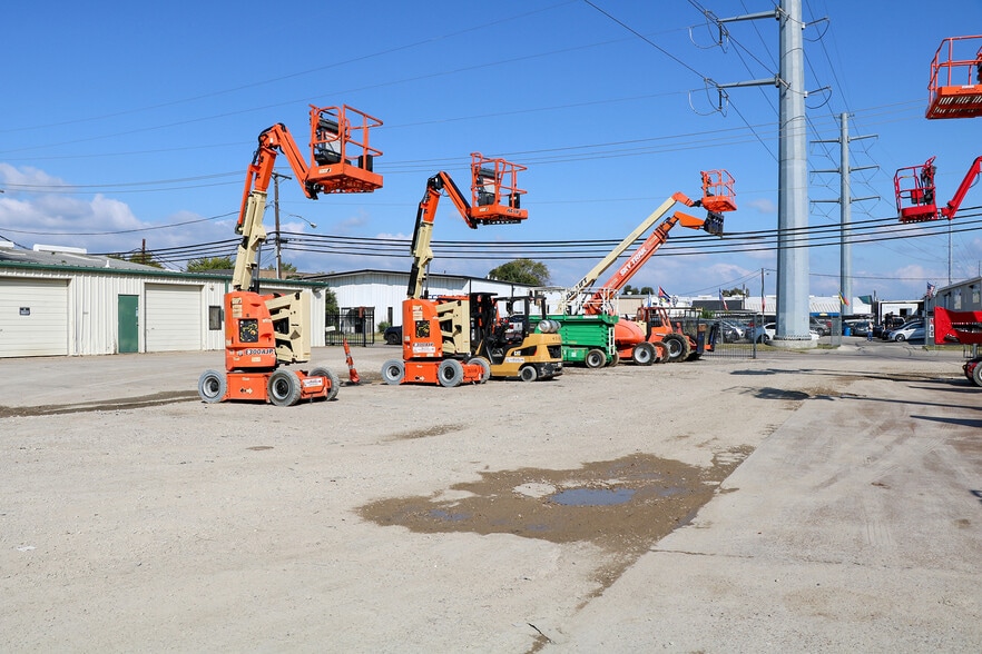 More Photos Of 2338-2354 Joe Field Rd, Dallas Industrial For Lease