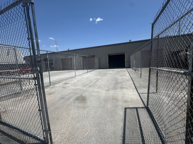 More Photos Of 4291 Polaris Ave, Las Vegas Distribution For Lease