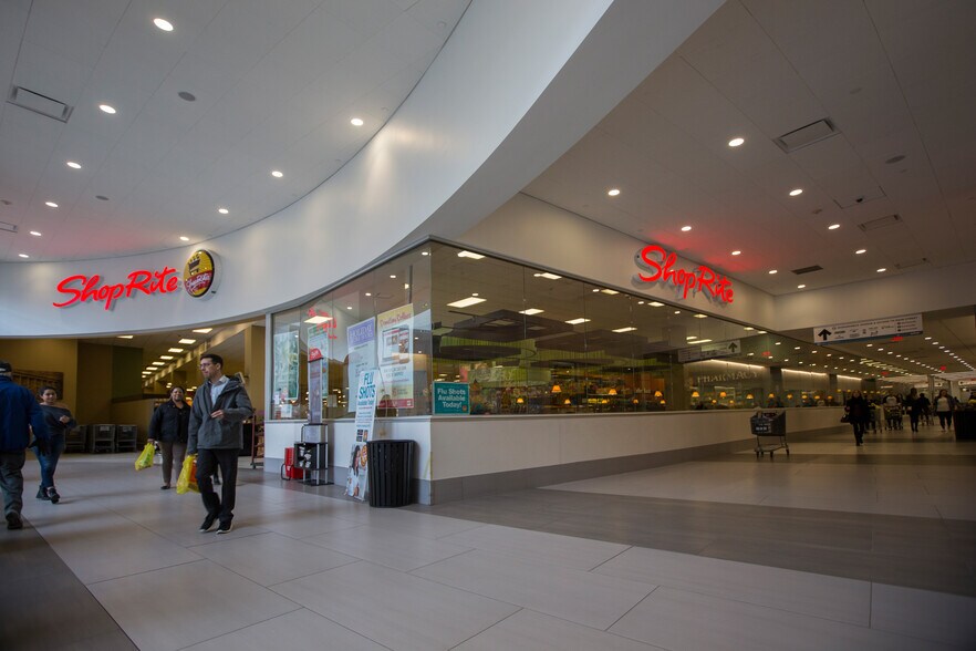 More Photos Of 1-11 City Pl, White Plains Unknown For Lease