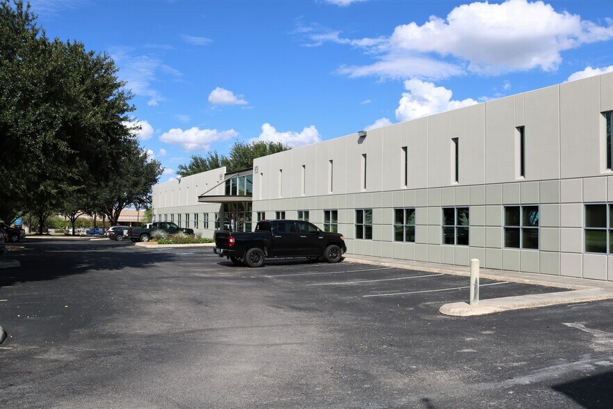 More Photos Of 990 Isom Rd, San Antonio Office For Lease