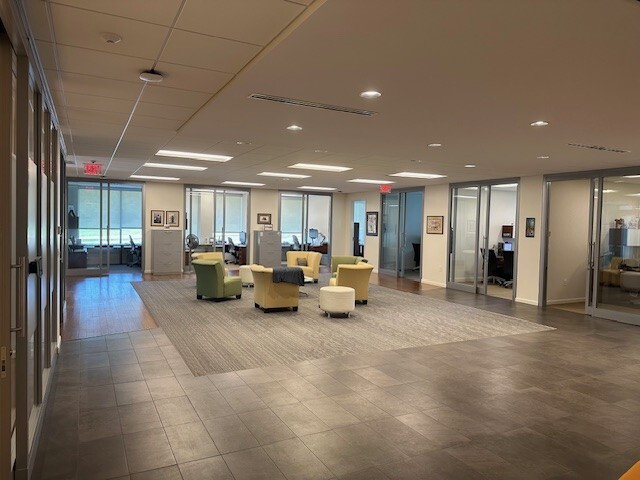 More Photos Of 6450 Sand Lake Rd, Dayton Office For Sale