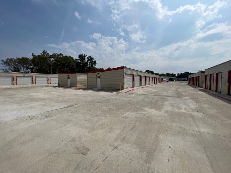 More Photos Of 1337 Arbala Rd, Sulphur Springs Self Storage For Sale