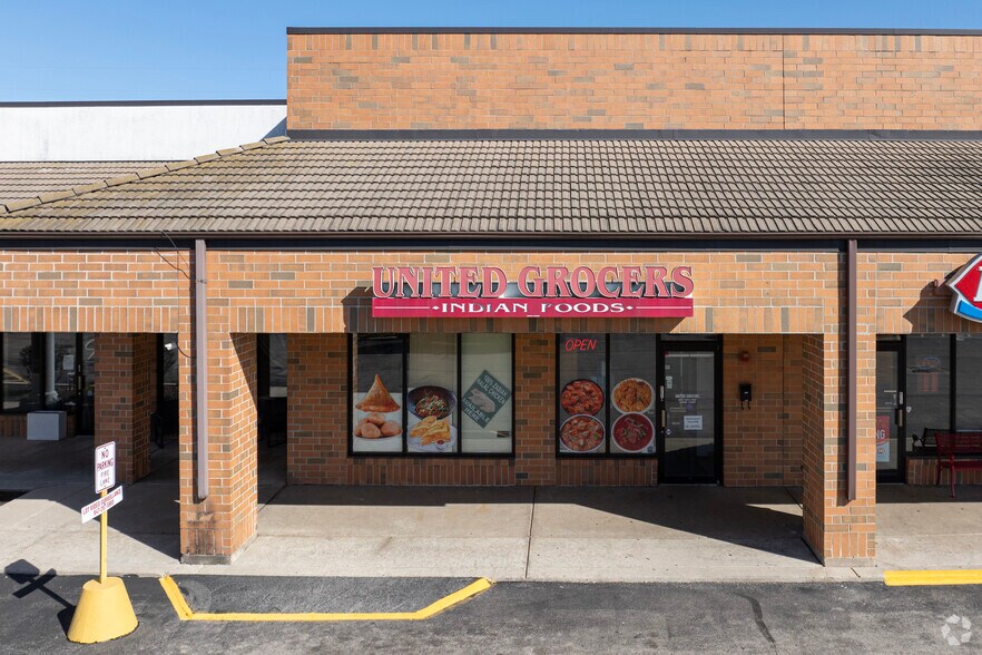 More Photos Of 401 N Riverside Dr, Gurnee Storefront For Lease