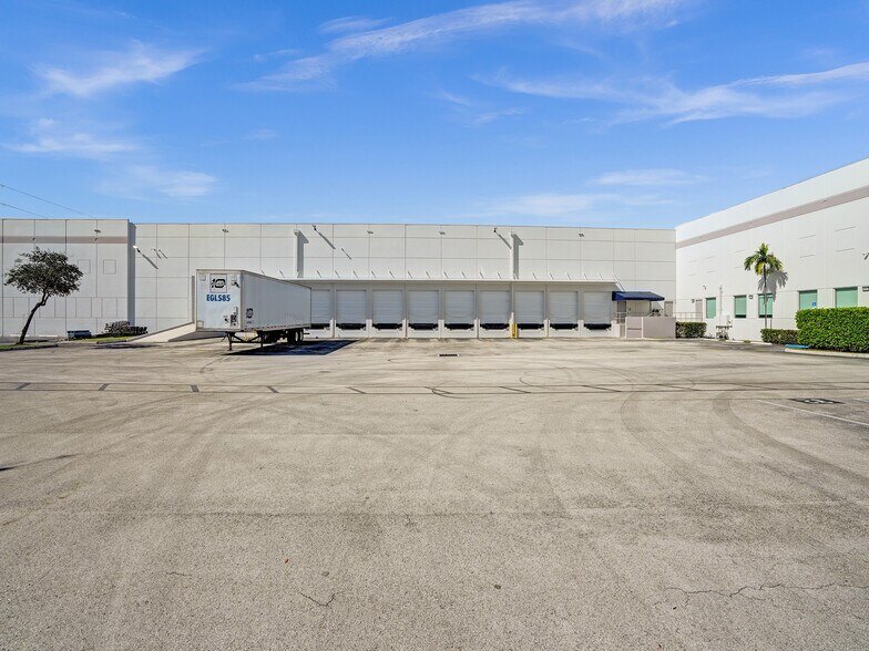 More Photos Of 3450 NW 115th Ave, Miami Warehouse For Lease