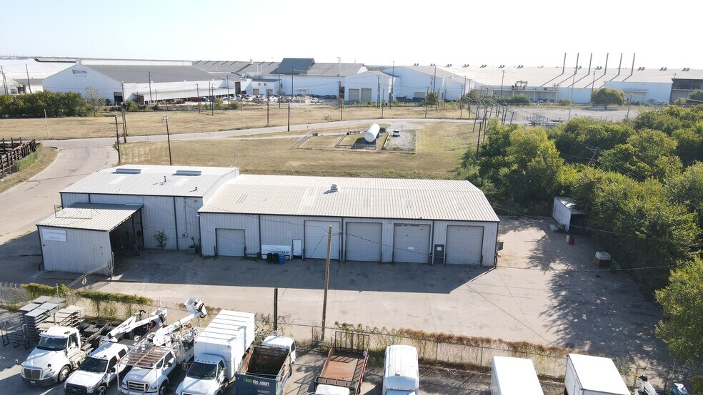 More Photos Of 2570 Berner St, Fort Worth Service For Sale