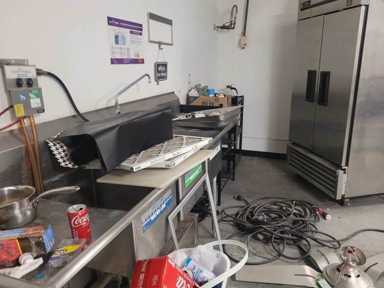 More Photos Of 953 E Sahara Ave, Las Vegas Storefront For Sale