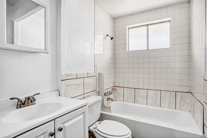 More Photos Of 1231 Akron St, Aurora Multifamily For Sale