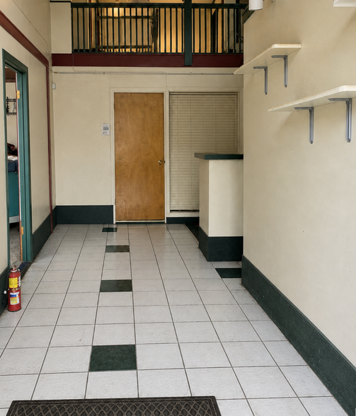 More Photos Of 405 W Washington St, Bloomington Flex For Sale