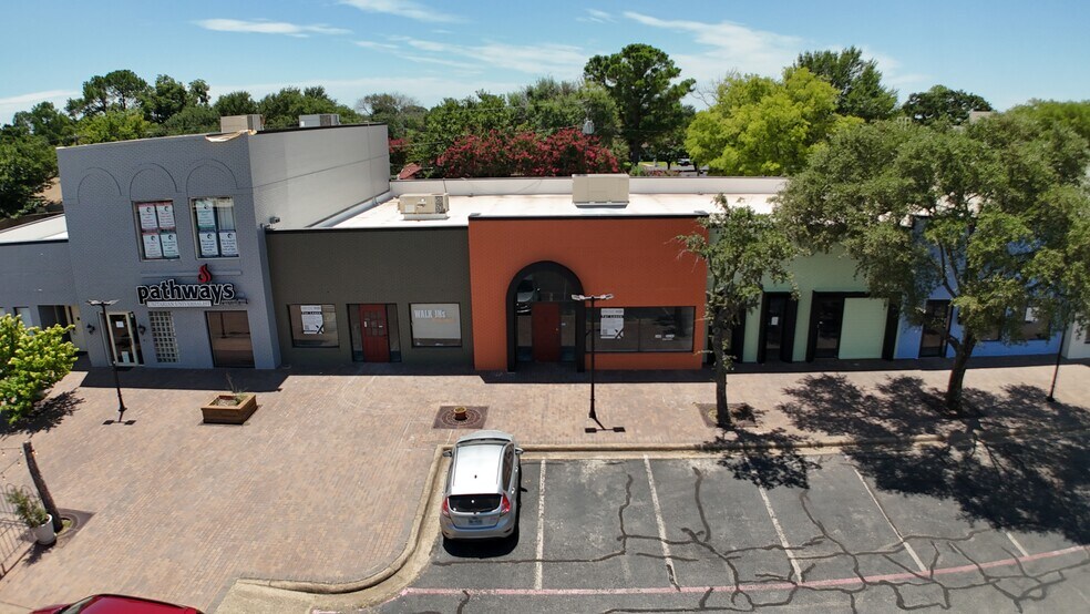 More Photos Of 455-499 W Harwood Rd, Hurst Unknown For Lease