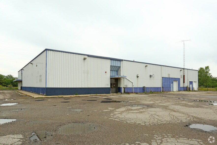 Primary Photo Of 3070 S Linden Rd, Flint Distribution For Sale
